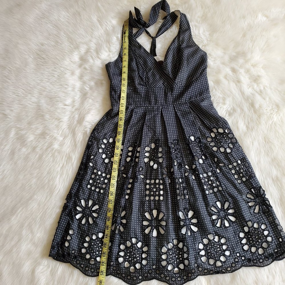 Eva Franco Black and White Eyelet Tie Back Dress Size 2 - Picture 16 of 16